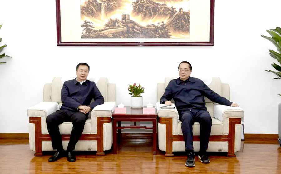 李云峰与中国联合工程有限公司董事长钱向东一行举行工作会谈